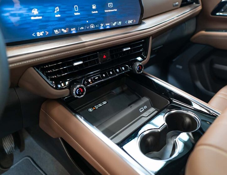 Chevrolet Suburban SUV 6,2 l 313 kw