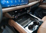 Chevrolet Suburban SUV 6,2 l 313 kw