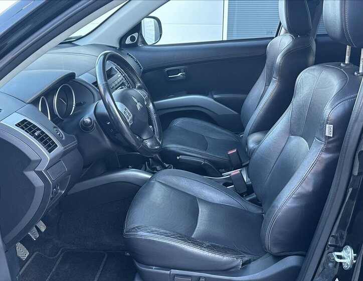 Mitsubishi Outlander SUV / Terénní 2,3 l 130 kw