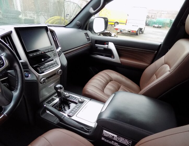 Toyota Land Cruiser 24