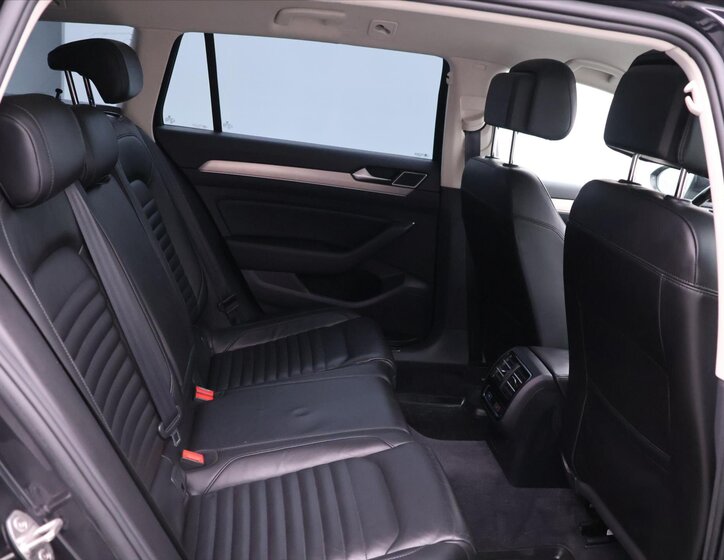 Volkswagen Passat Kombi 2,0 l 176 kw