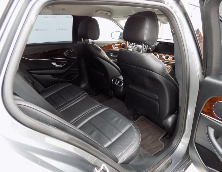 Mercedes-Benz Třídy E 19