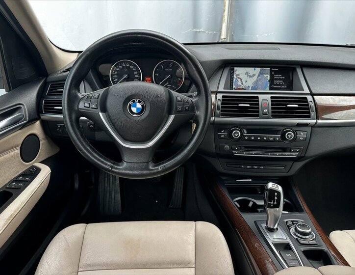 BMW X5 Kombi 3,0 l 180 kw