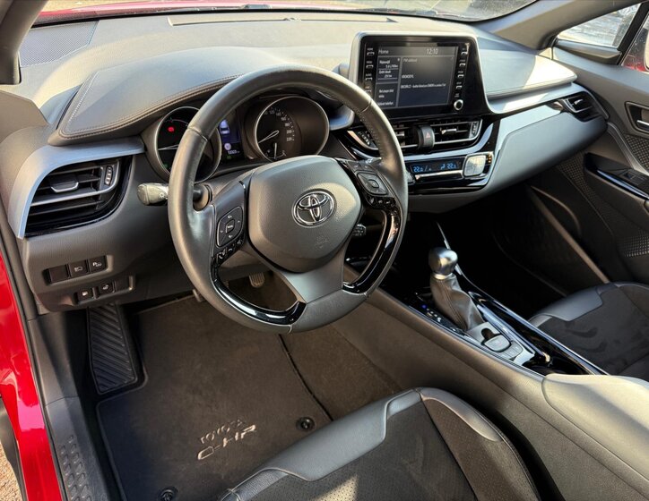 Toyota C-HR SUV / Terénní 1,8 l 72 kw