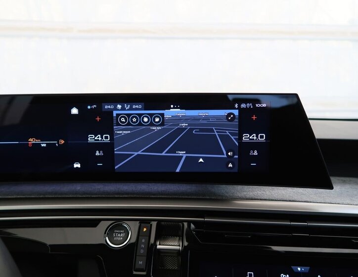 Peugeot 5008 SUV 1,2 l 100 kw