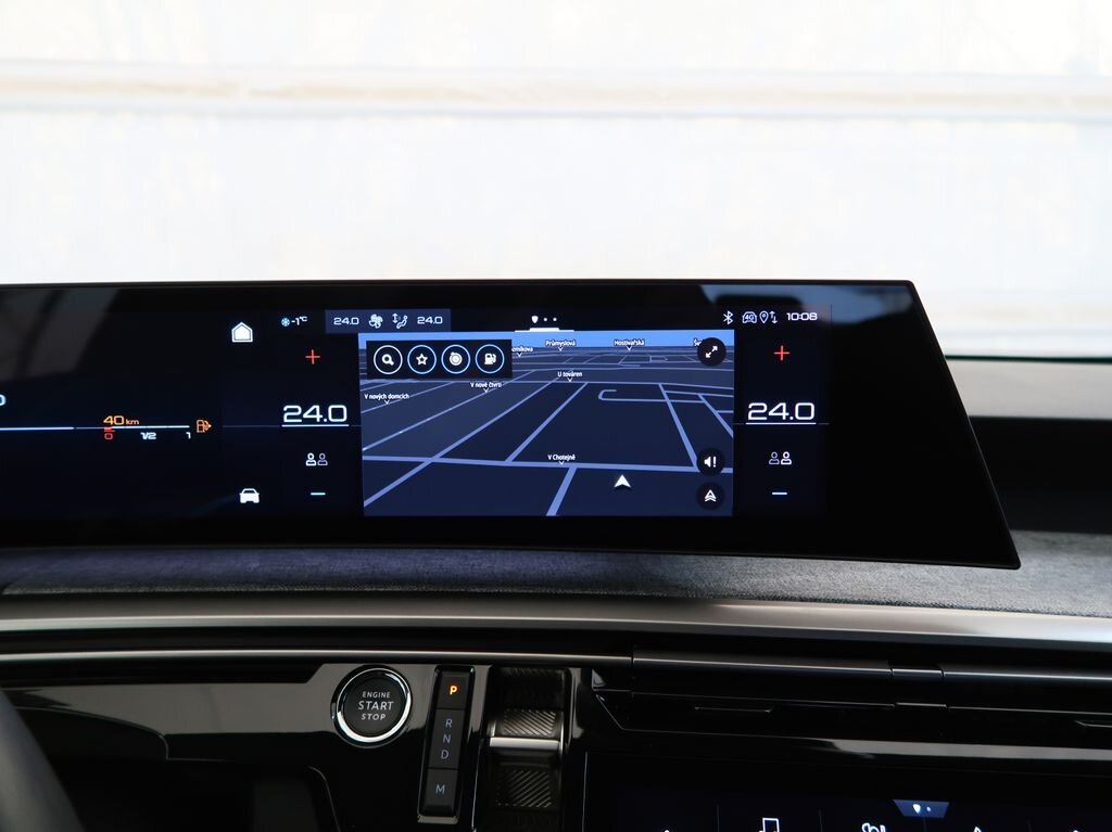 Peugeot 5008 SUV 1,2 l 100 kw