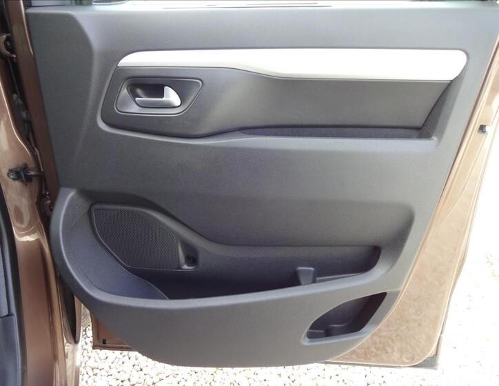 Peugeot Traveller 38