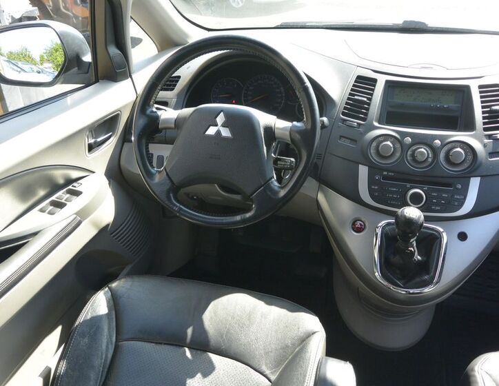 Mitsubishi Grandis 13
