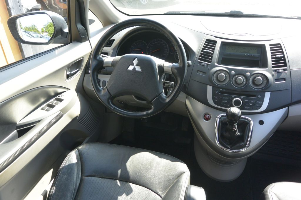 Mitsubishi Grandis