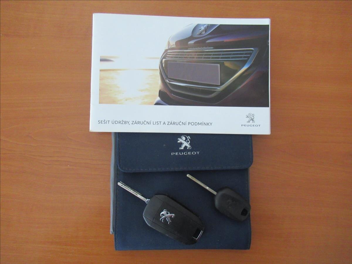 Peugeot 208 Hatchback 1,2 l 60 kw