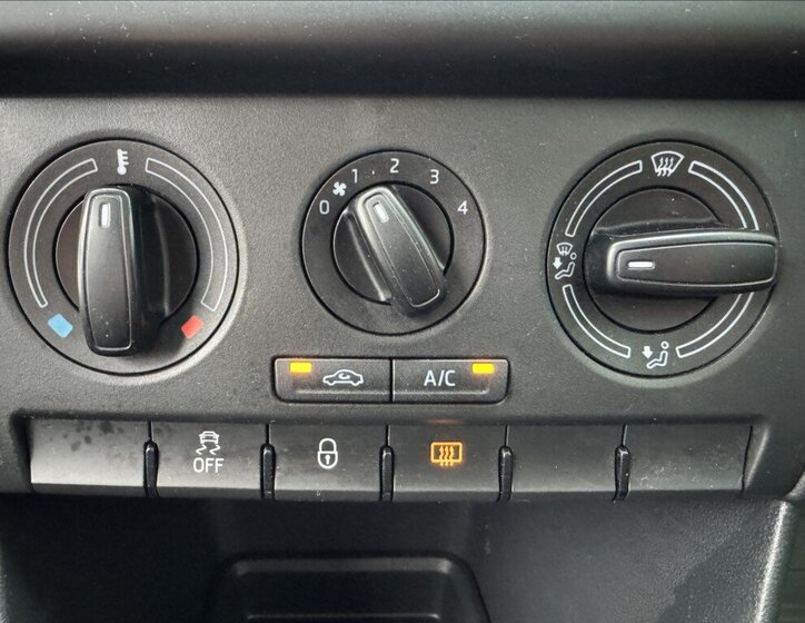 Škoda Rapid Sedan / Limuzína 1,2 l 63 kw