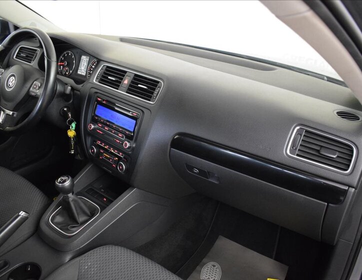 Volkswagen Jetta Sedan / Limuzína 1,2 l 77 kw