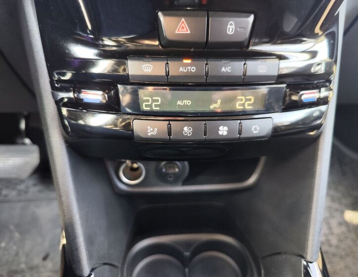 Peugeot 2008 SUV / Terénní 1,2 l 81 kw