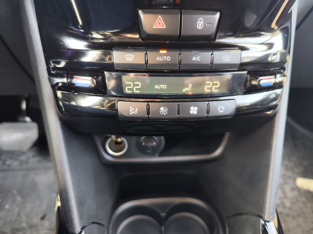 Peugeot 2008 SUV / Terénní 1,2 l 81 kw