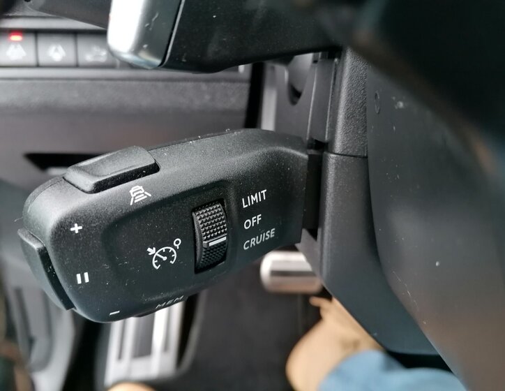 Peugeot 5008 SUV 1,5 l 96 kw