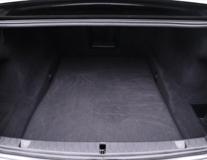 BMW Řada 7 Sedan / Limuzína 4,4 l 330 kw