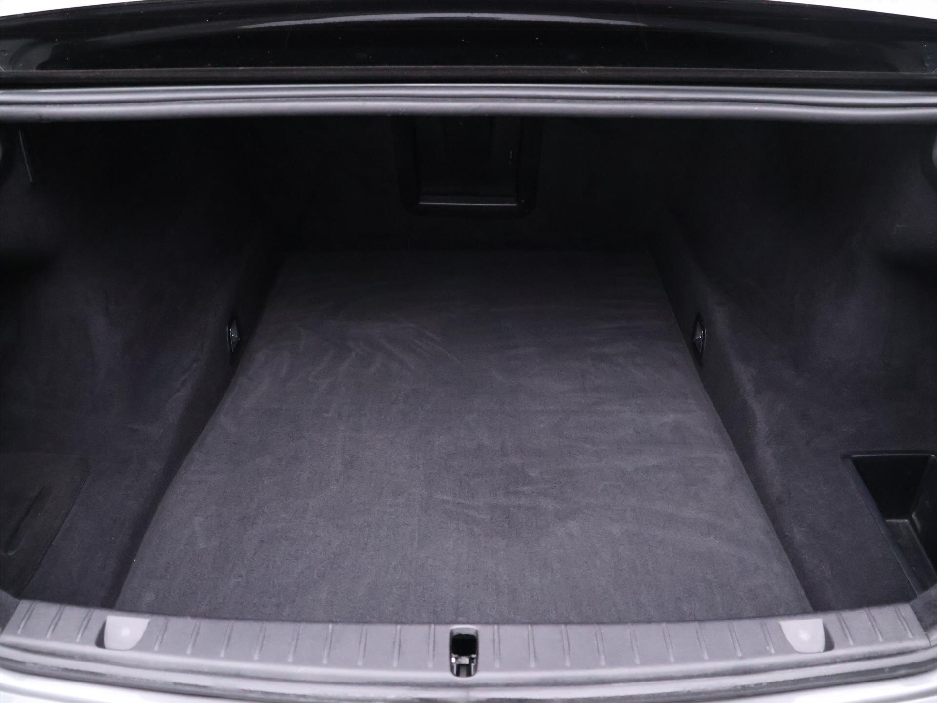 BMW Řada 7 Sedan / Limuzína 4,4 l 330 kw