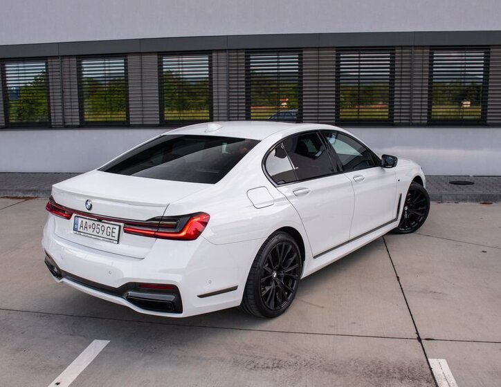 BMW Řada 7 Sedan 3,0 l 294 kw