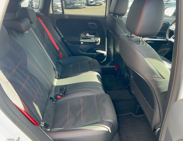 Mercedes-Benz GLA 11