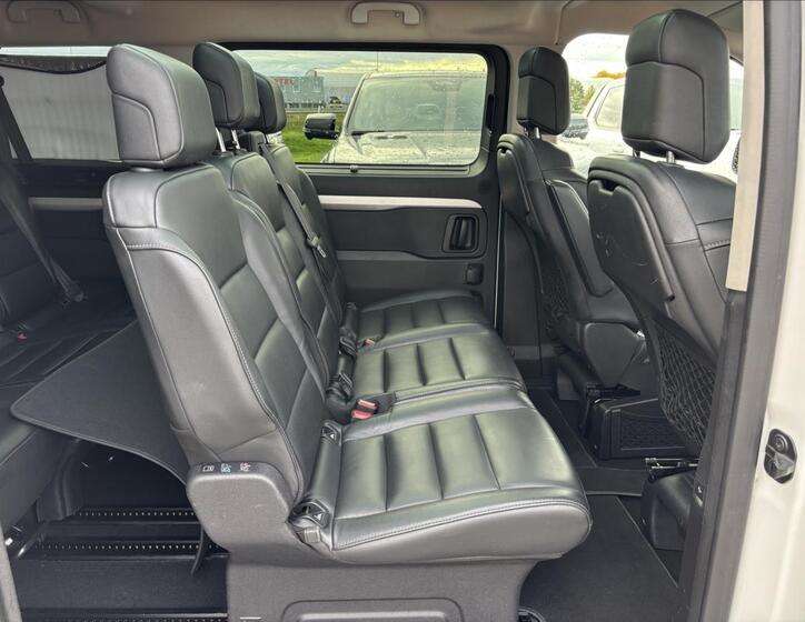 Peugeot Traveller 17