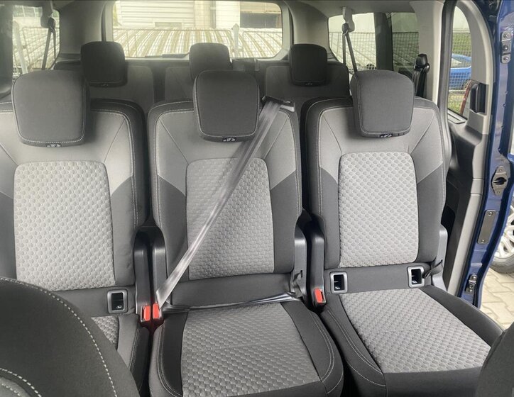 Volkswagen Caravelle 11