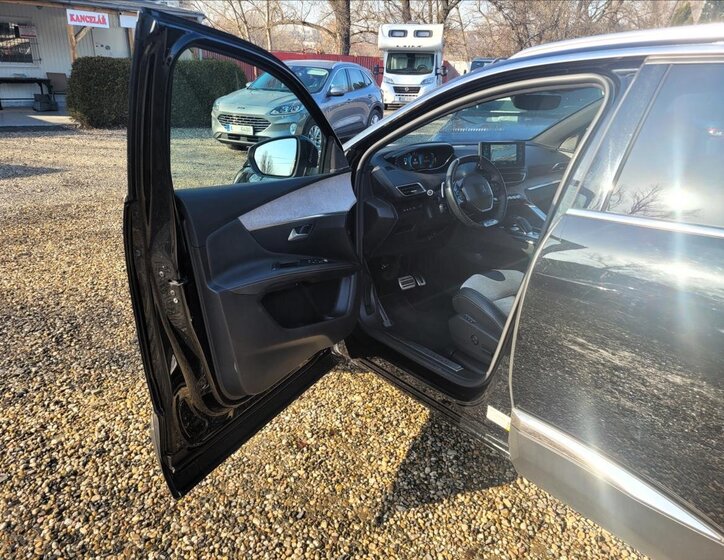 Peugeot 3008 SUV 1,6 l 133 kw