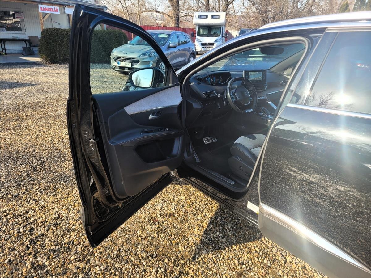 Peugeot 3008 SUV 1,6 l 133 kw