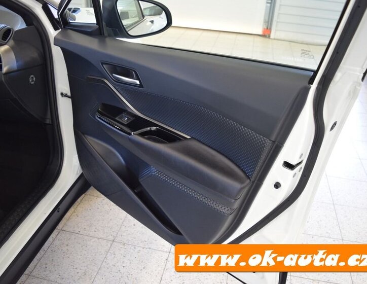 Toyota C-HR Hatchback 1,8 l 0
