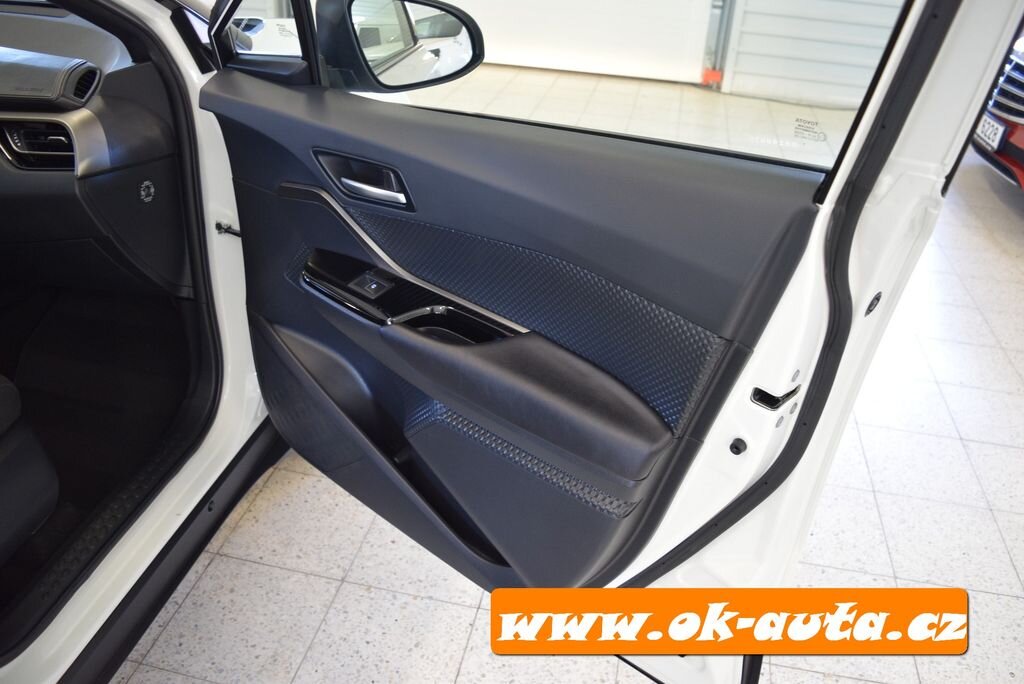 Toyota C-HR Hatchback 1,8 l 0