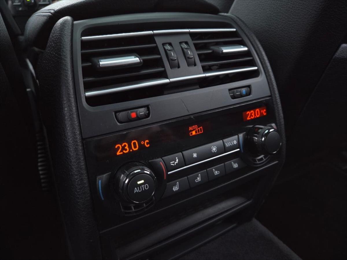 BMW Řada 7 Sedan / Limuzína 4,4 l 300 kw