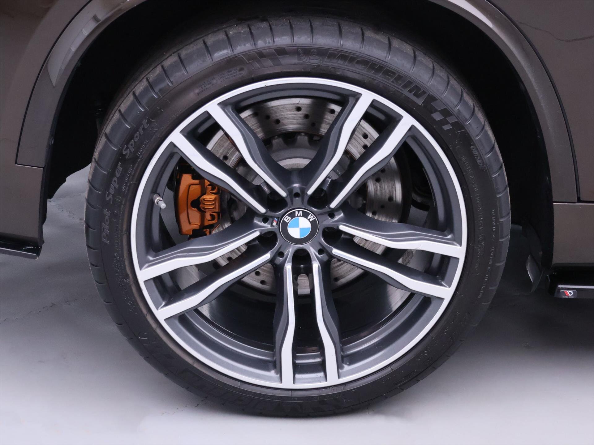 BMW X5 SUV / Terénní 4,4 l 423 kw