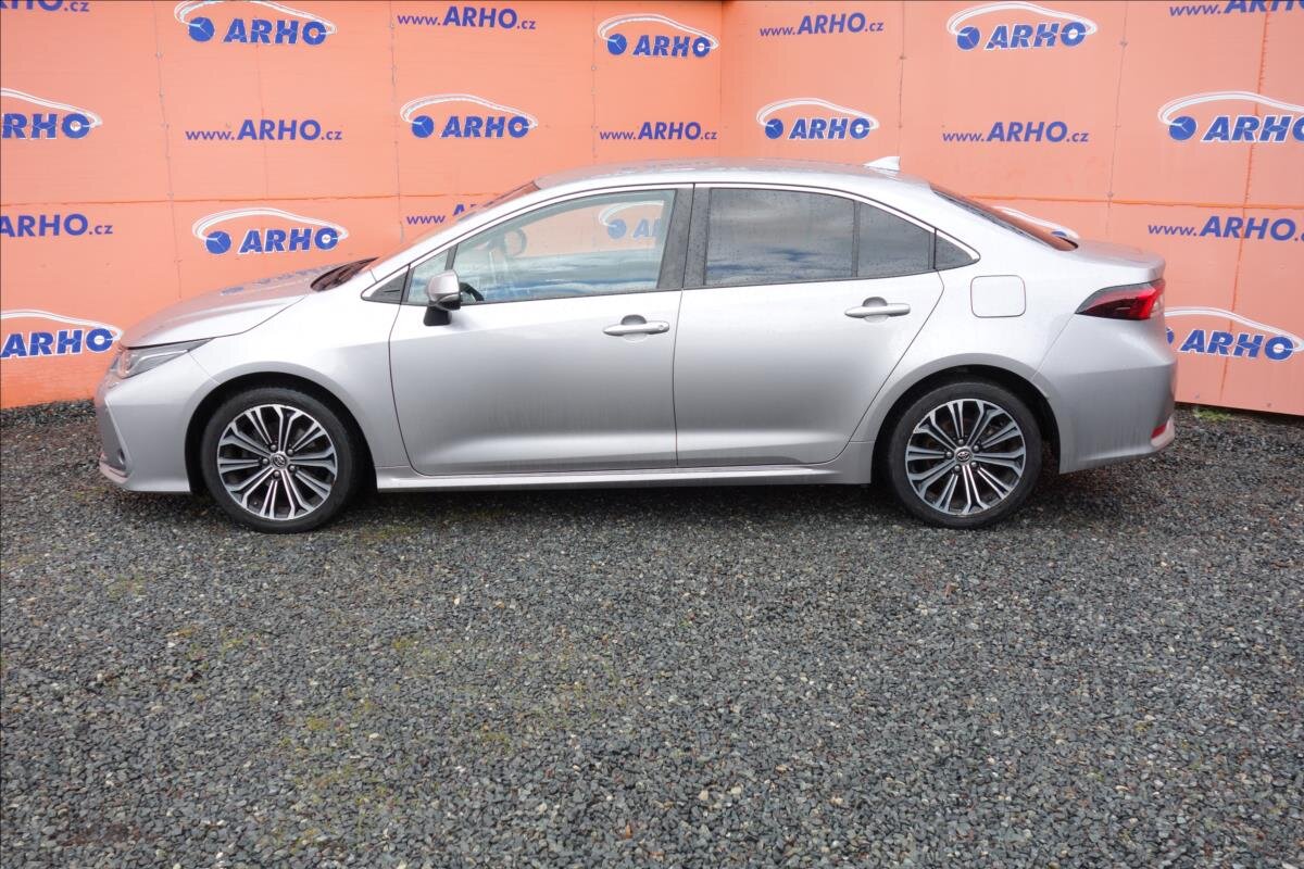 Toyota Corolla Sedan / Limuzína 1,6 l 97 kw