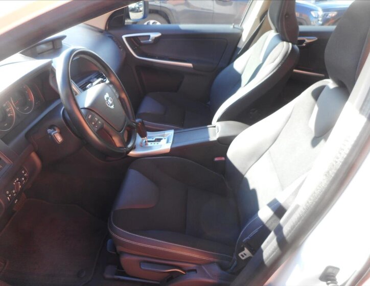 Volvo XC60 SUV 2,4 l 120 kw