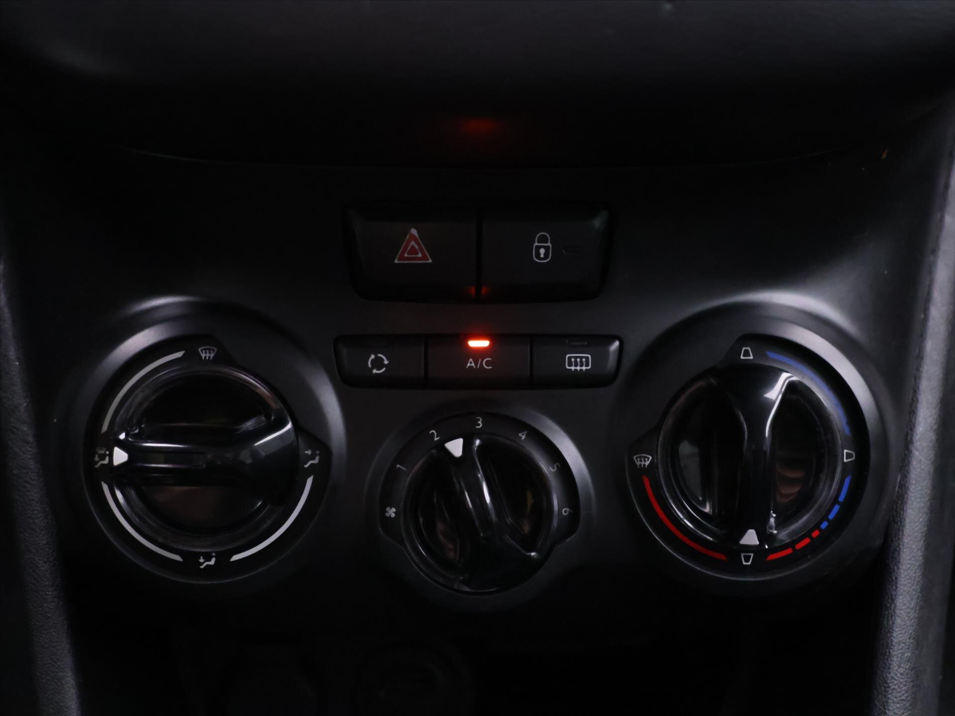 Peugeot 208 Hatchback 1,2 l 60 kw