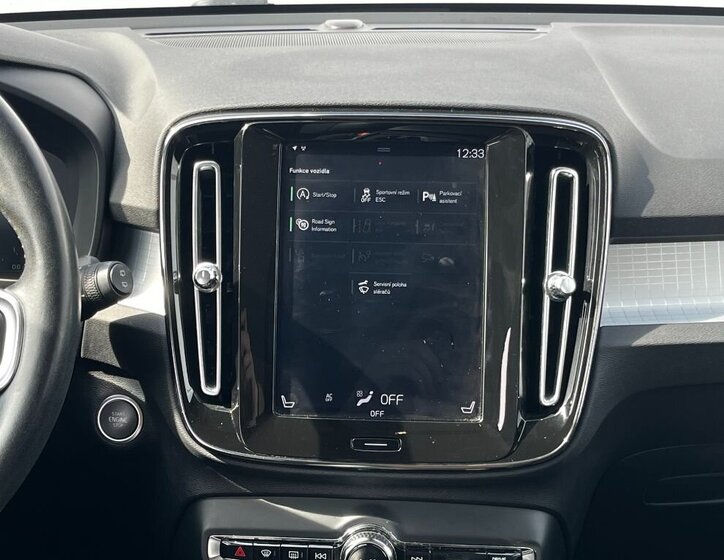 Volvo XC40 SUV / Terénní 1,5 l 120 kw