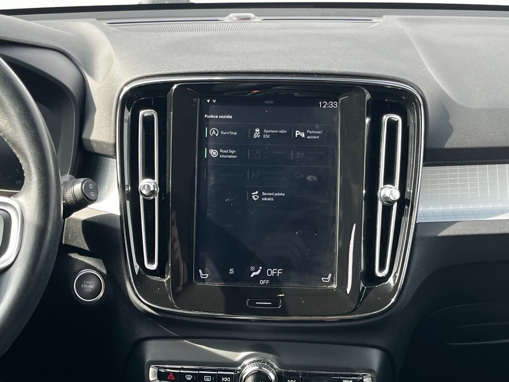 Volvo XC40 SUV / Terénní 1,5 l 120 kw