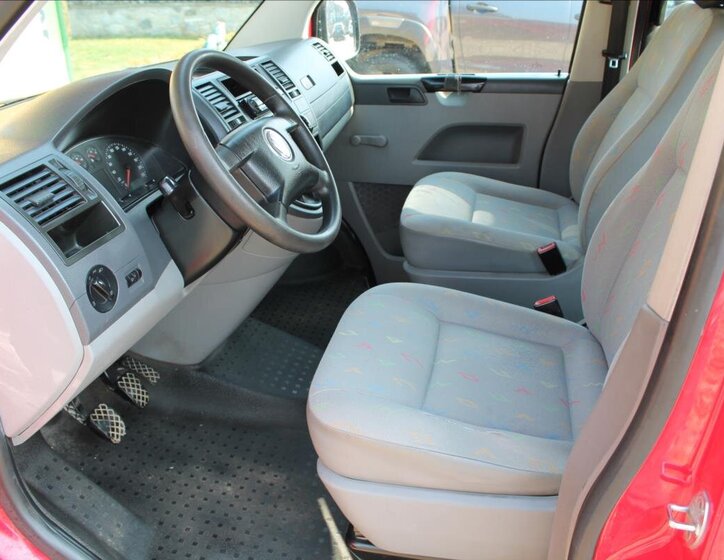 Volkswagen Transporter Kombi 2,5 l 96 kw