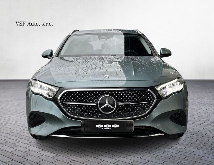 Mercedes-Benz Třídy E 8