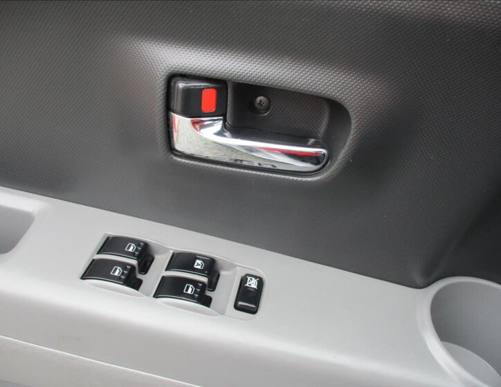 Subaru Justy Hatchback 998,0 51 kw