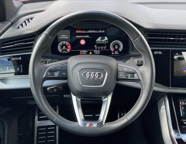 Audi Q7 8