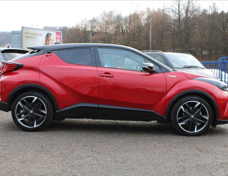 Toyota C-HR 4