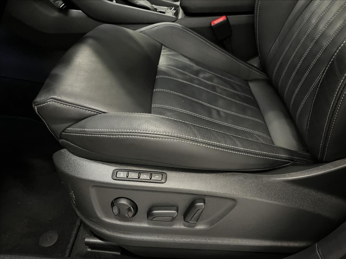 Škoda Karoq SUV / Terénní 2,0 l 140 kw