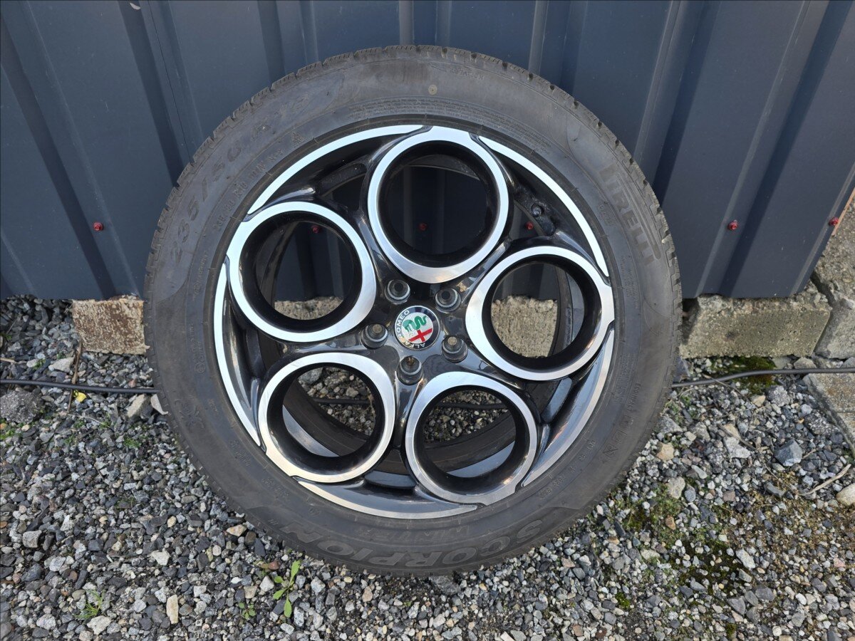 Alfa Romeo Tonale SUV / Terénní 1,5 l 117 kw