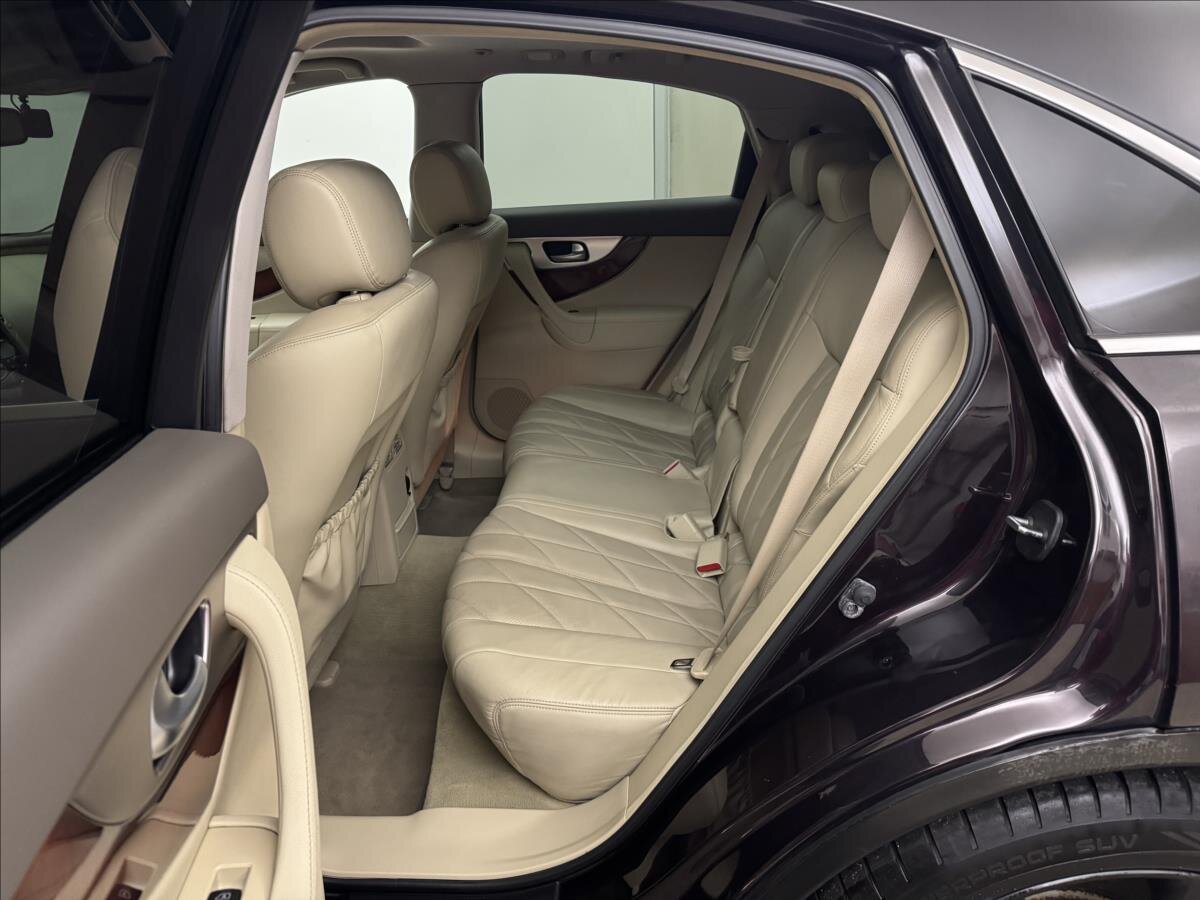 Infiniti FX37