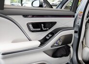 Mercedes-Benz Ostatní Sedan / Limuzína 6,0 l 450 kw