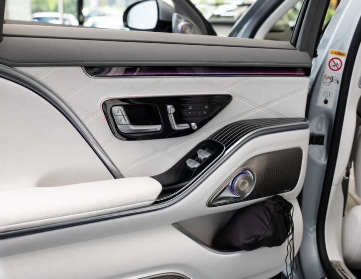 Mercedes-Benz Ostatní Sedan / Limuzína 6,0 l 450 kw