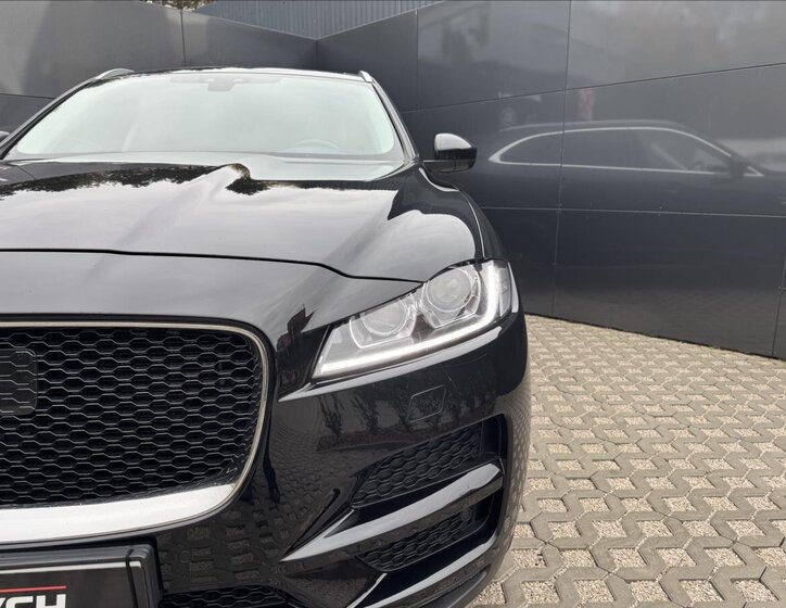 Jaguar F-Pace SUV 3,0 l 221 kw