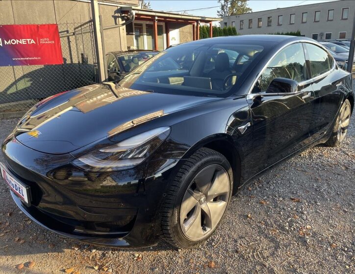 Tesla Model 3 Sedan / Limuzína 0,0 239 kw