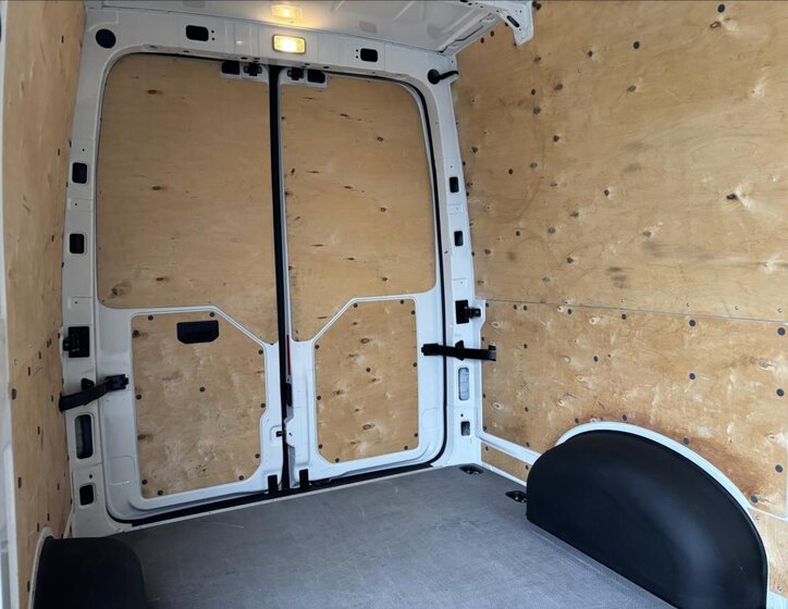 Volkswagen Crafter Skříň 2,0 l 103 kw