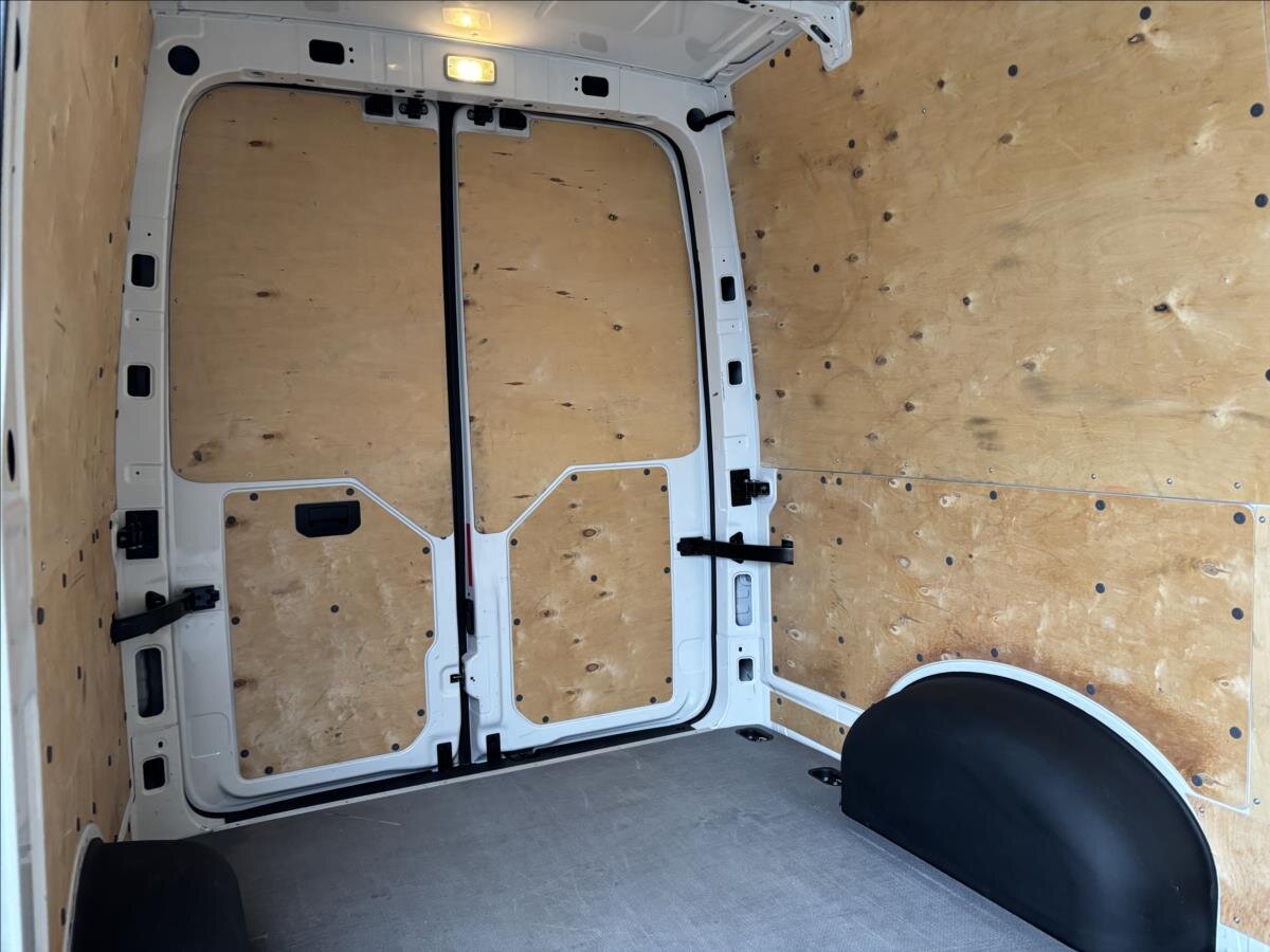 Volkswagen Crafter Skříň 2,0 l 103 kw